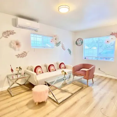 Pink Cozy House 2 Bedrooms